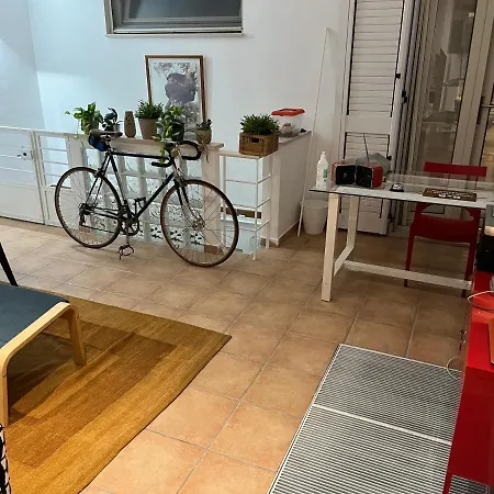 Bed & Breakfast Frank's House 41 Underground 3*