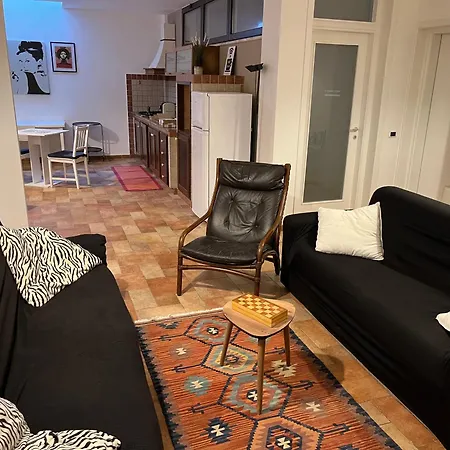 Frank's House 41 Underground Bed & Breakfast 3*